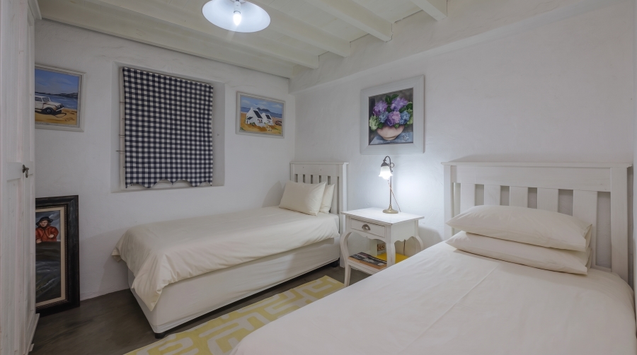 4 Bedroom Property for Sale in Struisbaai Western Cape